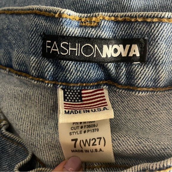 Fashion Nova ripped jeans - Picture 3 of 4